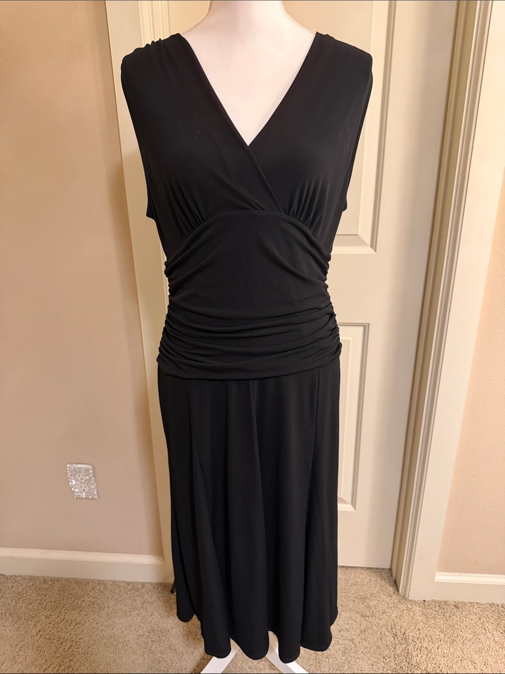 Sleeveless Black V-Neck Ruched Midi Dress